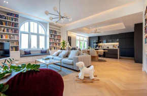 Stylish Duplex in Heart of City Center - Amazing Location